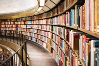Bibliothek_susan-q-yin-2JIvboGLeho-unsplash.jpg