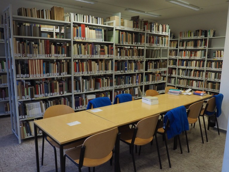 Bibliothek_2.JPG